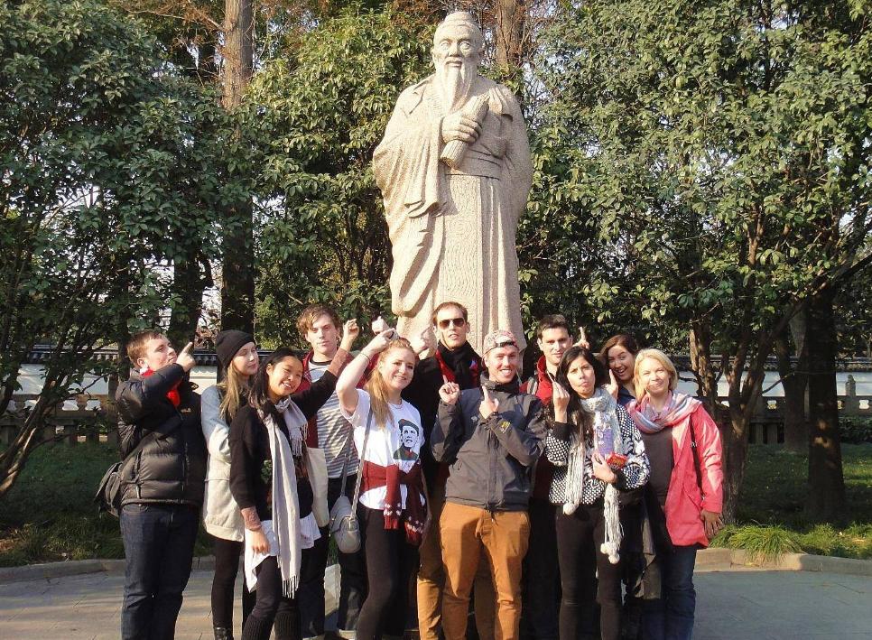 美国人的历史课本, 是如何写中国的? 仅有20页, 记载了6个中国人