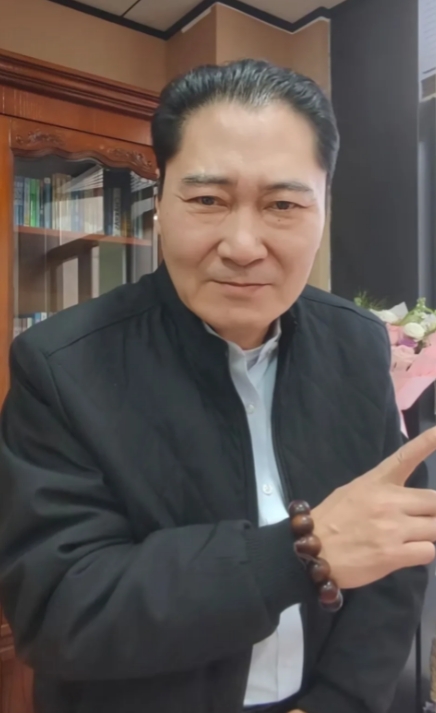 刘伟言论引争议：预言频频落空，正能量词穷？

易博云天刘伟，曾预言曹云金直播说相