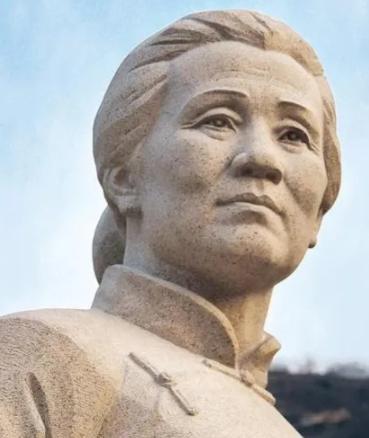 邓玉芬狠心捂死儿，抗日战火逼无奈
