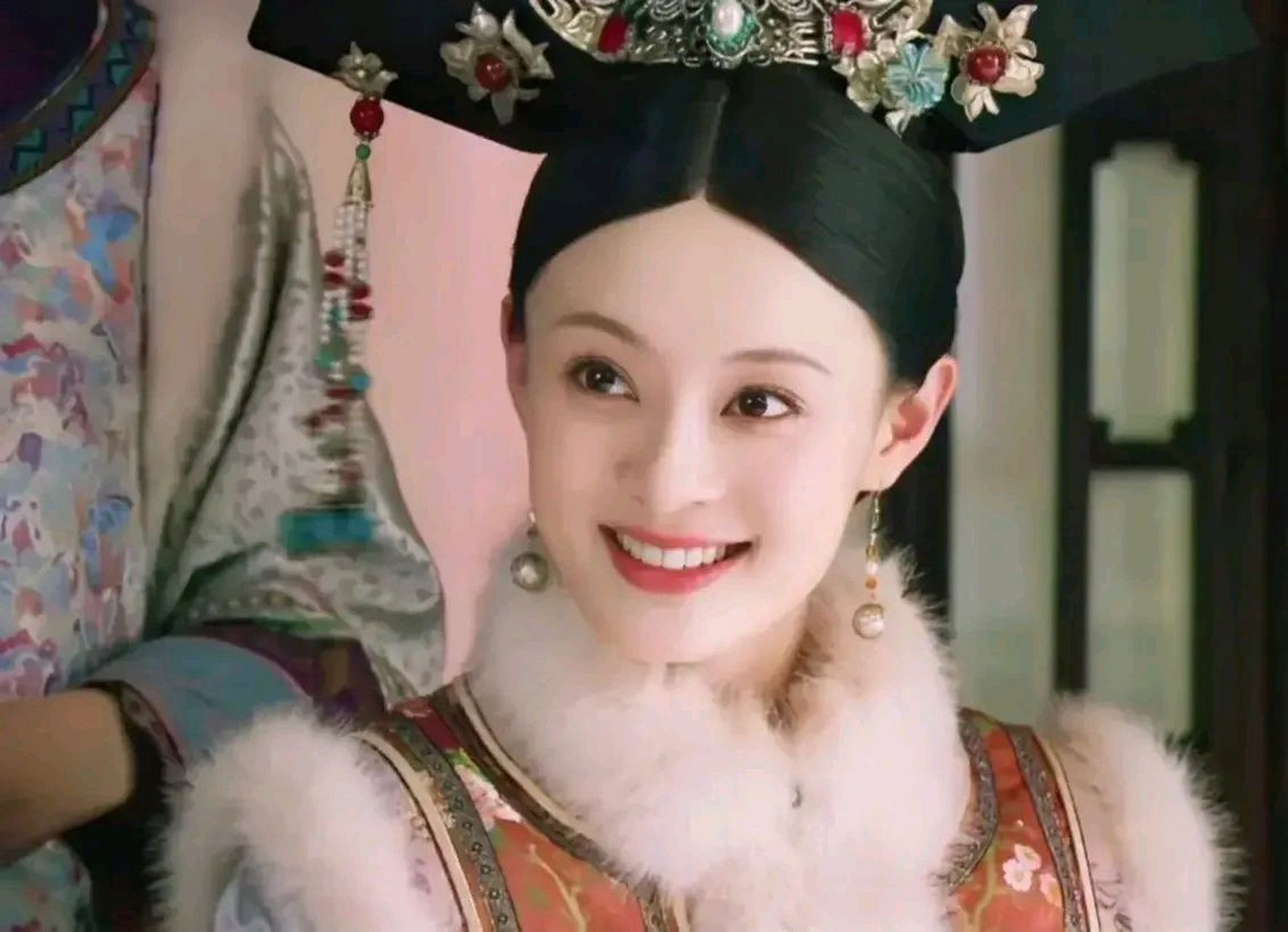 孙俪年入5000万，父亲一家却在摆地摊，网友质问她是不是冷血无情？女儿怎么能不赡