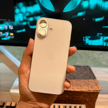    iPhone 16，究竟是选择黑色好呢，还是白色佳？  