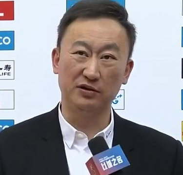 青岛男篮主教练刘维伟展望球队第三阶段，他表示：在这个第二阶段，我们球队一直在寻找