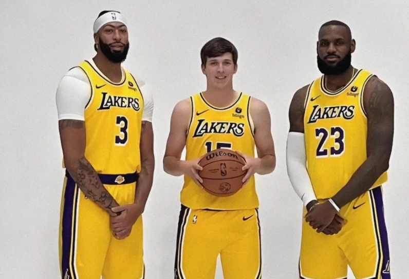 帮克内克特解决新秀墙的问题，他其实进攻端威胁挺大的，尽管他不是每场都三分都爆种，