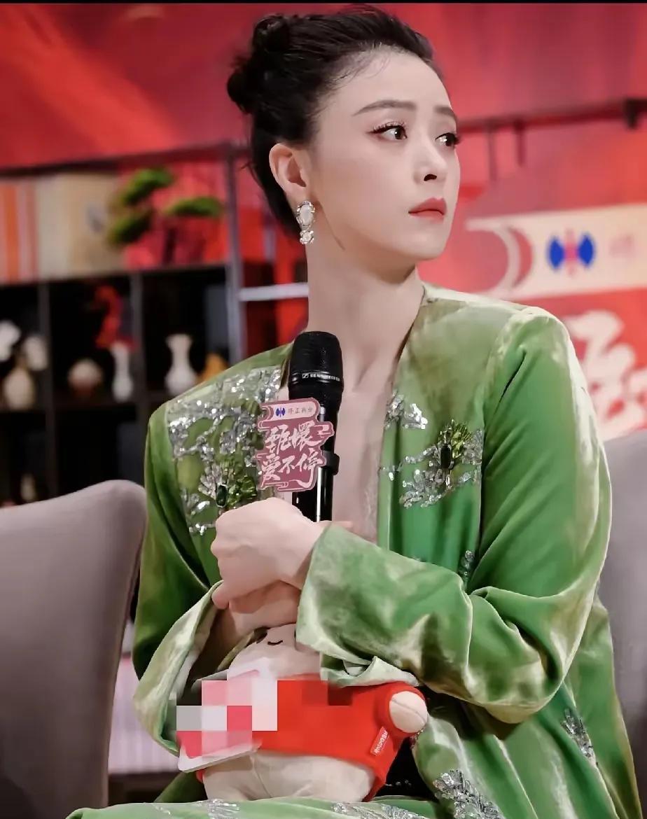 为什么很多人尬吹蒋欣的颜值气质比孙俪的好，怎么比较，孙俪是两个孩子的妈妈，蒋欣是