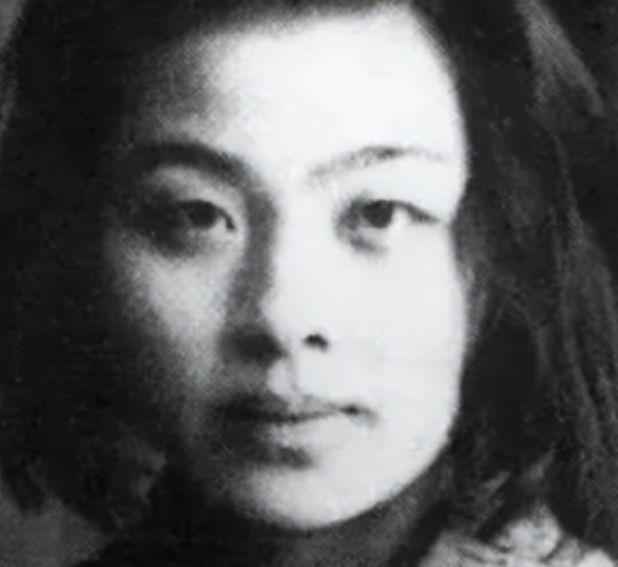 1928年，民国才女丁玲同时爱上了两个男人，哪个都不舍得分开，于是提出了三人同居