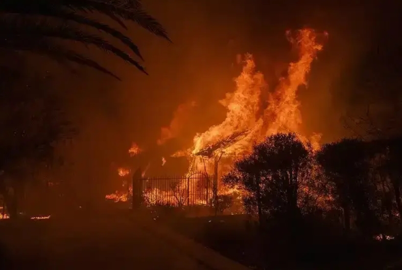 美国不是一个国家，50个州像一个个独立的王国。加州大火还再延烧，加州以外的美国人