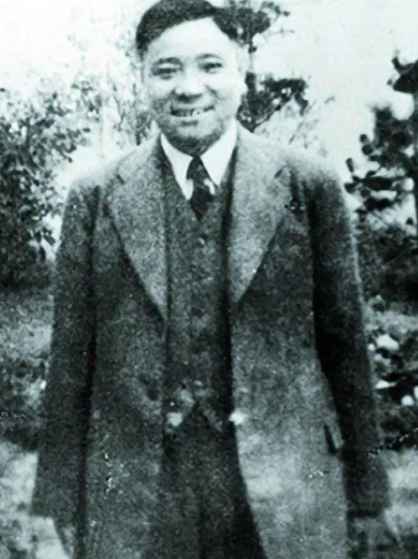 1939年，五重间谍袁殊被76号逮捕，李士群要他招供，谁知他一点不慌，反而淡定地