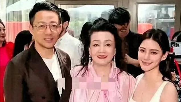 太宠了，张兰送马筱梅亲手钩针的围巾帽子 汪小菲一脸不可置信