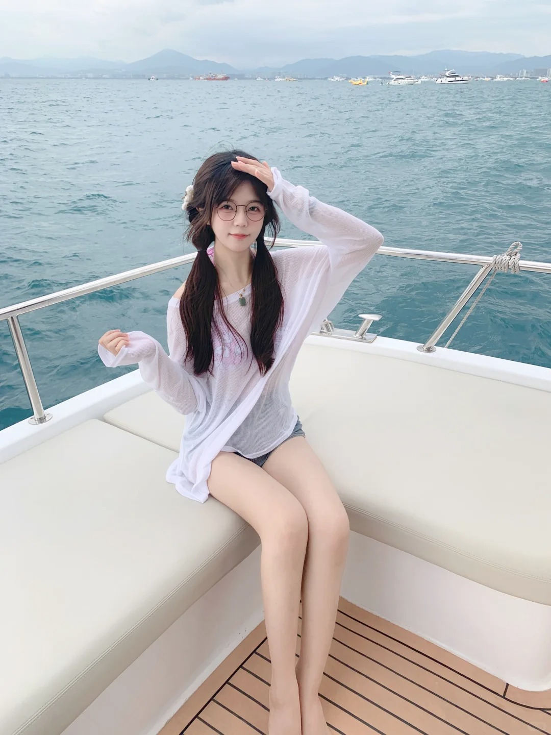 海风吹的太舒服啦！
好喜欢三亚呀！
随时随地的出片
有风但是又不冷的天气！