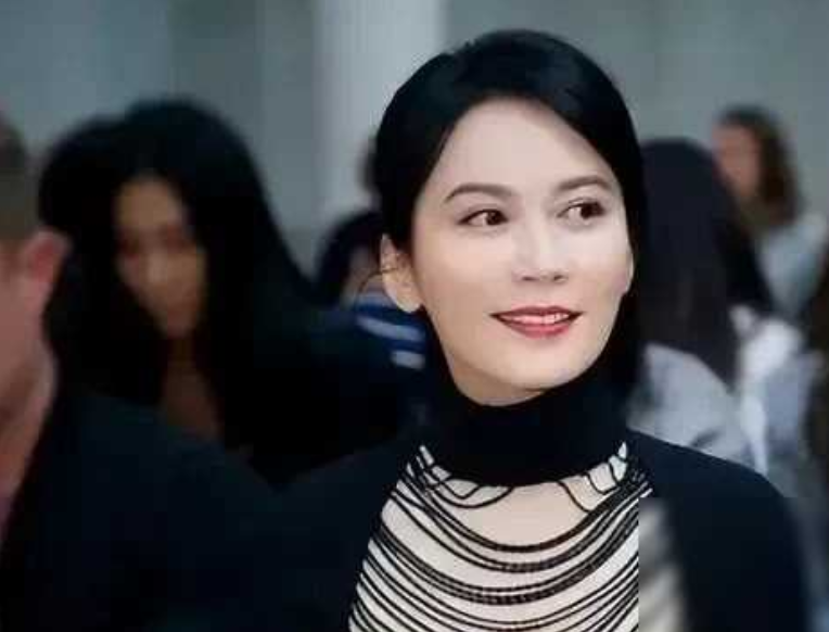 未婚女性要如何满足生理需求呢？听50多岁的俞飞鸿直言：“不必依附丈夫，有特定伴侣