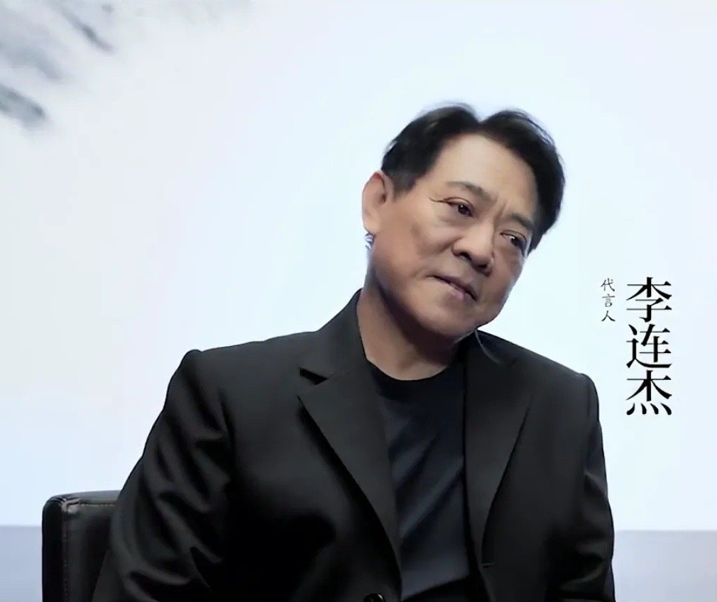 突然发现李连杰断崖式地变老，面相真的变了好多啊......他年轻时一脸慈祥，可近