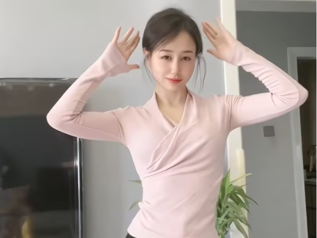 我有一个藏了几十年的秘密，从来没有跟任何人说起。那就是，我好友的老公，是我以前暗