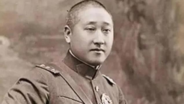 冯玉祥下令枪毙徐树铮，部下不敢，冯怒吼：天塌了有柱子接着