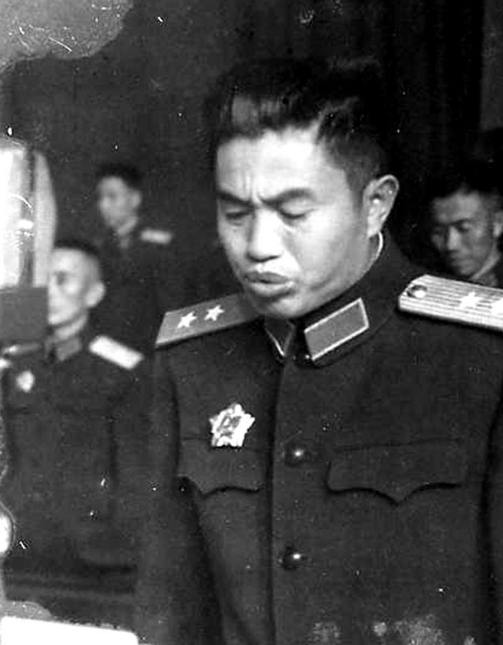 1969年，兰州军区司令员皮定均视察张掖时，发现当地女人不穿裤子，村干部尴尬道：