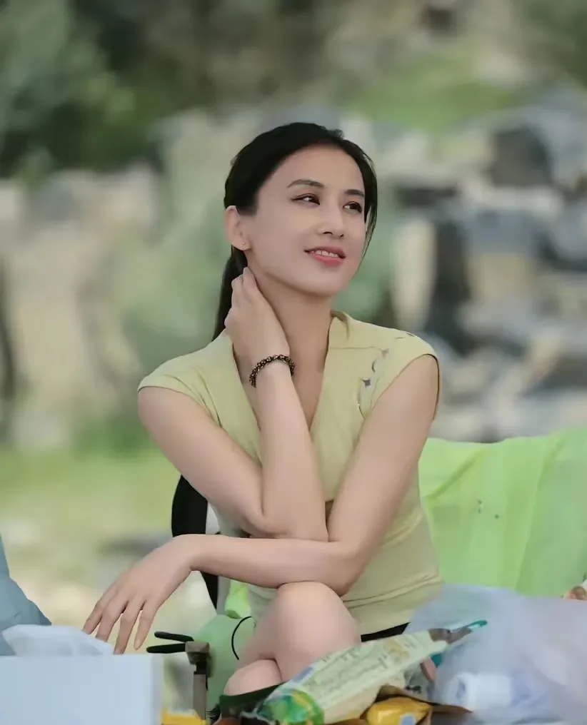 杨子早就已经家外有家了，是他在节目中自己说漏了嘴，说他的家人也会为他担心难过，发