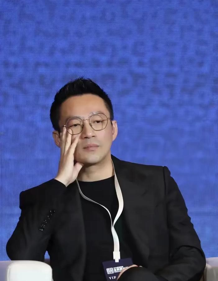 反转了！网传具俊晔没回韩国，查无此航班号，可能是烟雾弹！

很多人纳闷，大S入土