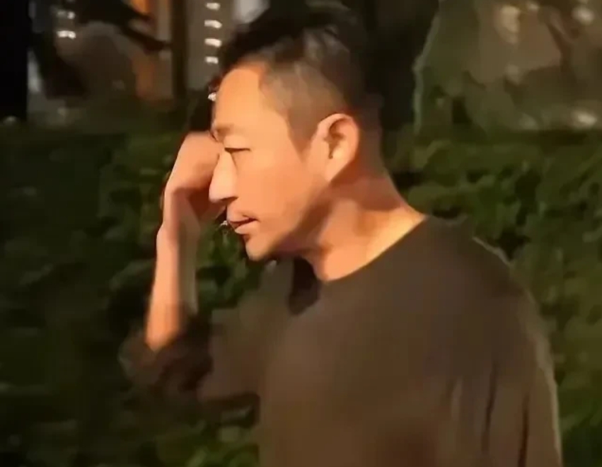 有没有发现S一家人在大S离世后，最关心的是舆论导向。一天多个声明，小S发完包机声