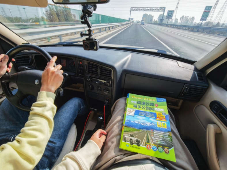 二十几年前大家都用什么导航？
1.最早时候要到陌生地方，肯定是先到网络上查攻略，