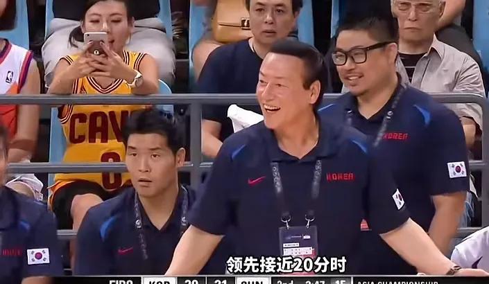 10年前中国男篮对阵韩国队，开始就被打到怀疑人生，比分一度落后将近20分。韩国队