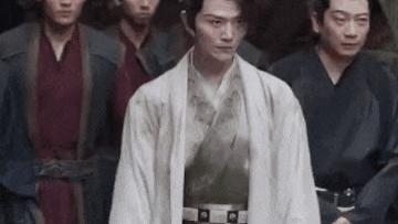 《庆余年2》：看懂二皇子不穿鞋背后的细节，才明白庆帝的心真毒