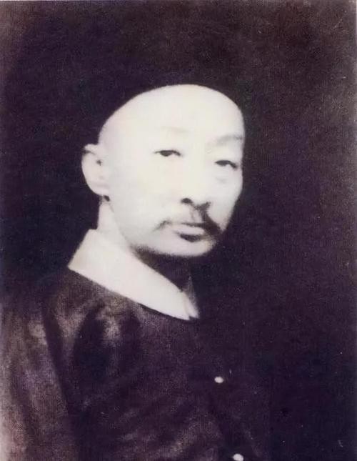 1874年，两宫太后和大臣商议贵州巡抚人选。等大臣议完之后，慈禧突然说，“贵州巡