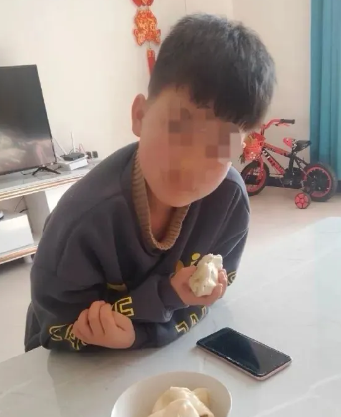 邯郸被害13岁男孩律师透露更多细节，真的爆哭，一定要为这个听话孝顺老实的13岁男