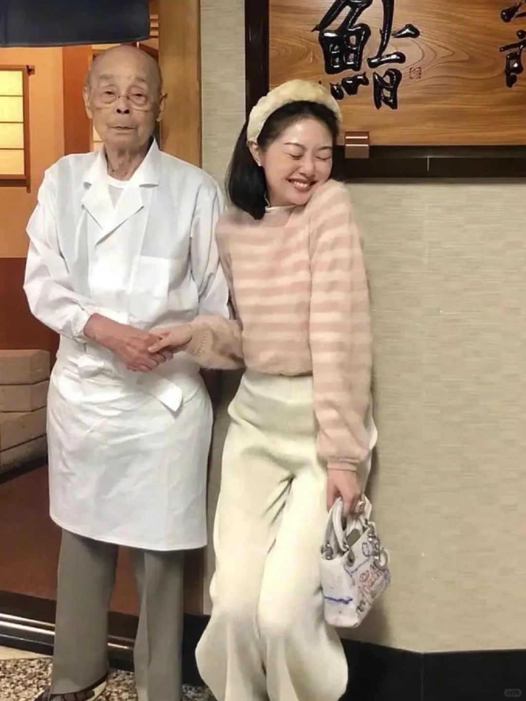 破案了！终于知道晚晚这张是模仿谁了
模仿的中森明菜见李宁
中森明菜很明显是抓拍，