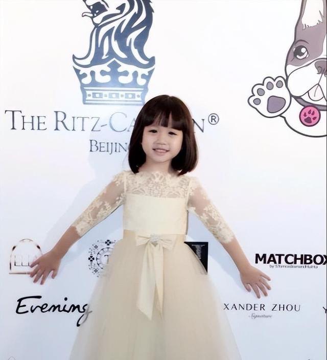 钟丽缇小女考拉和后爸再录“爸爸去哪儿”，低胸装出镜遗传好身材（钟丽缇和考拉参加的综艺节目）-第12张图片-九妖电影