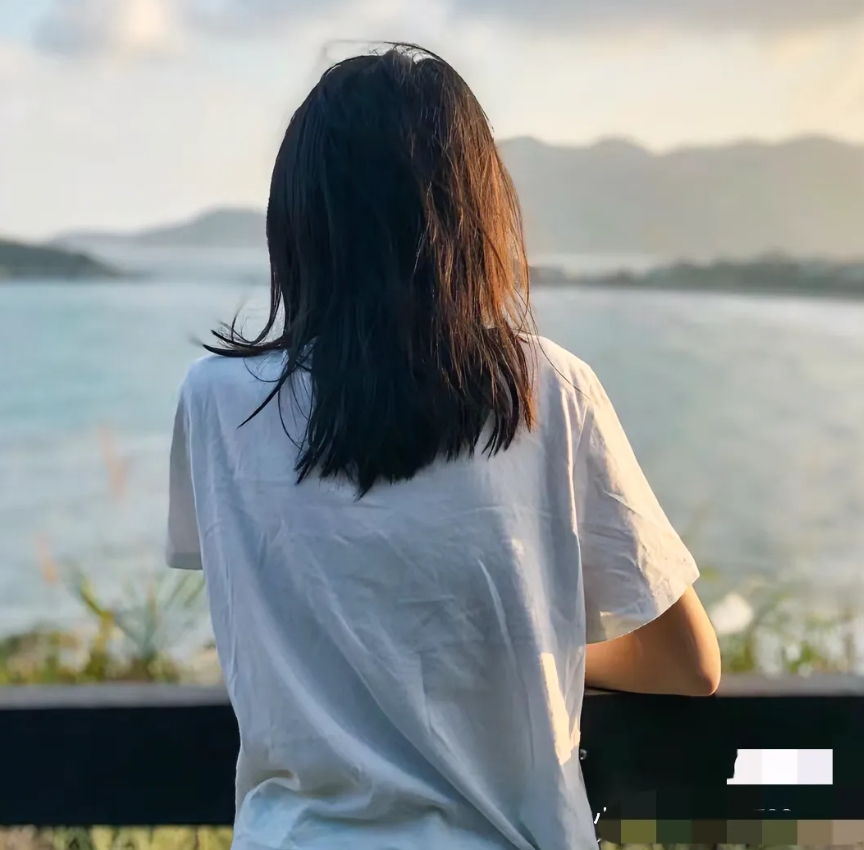 今天在一个博士相亲群里，看到一个家长帮女儿发的相亲信息，主要是介绍自己的女儿和对