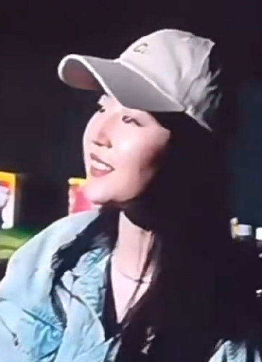 刘亦菲飞吻张靓颖