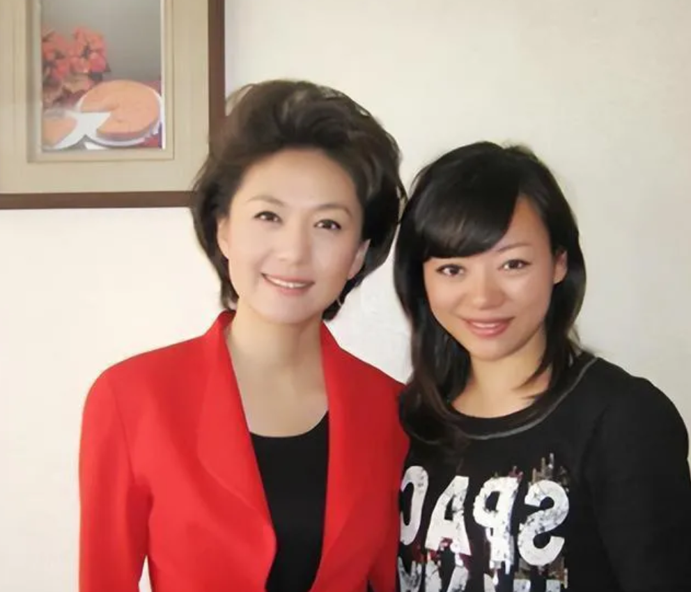如果有人问我，央视的主持人谁最美，我想，那一定就是海霞老师了！

海霞老师标志性
