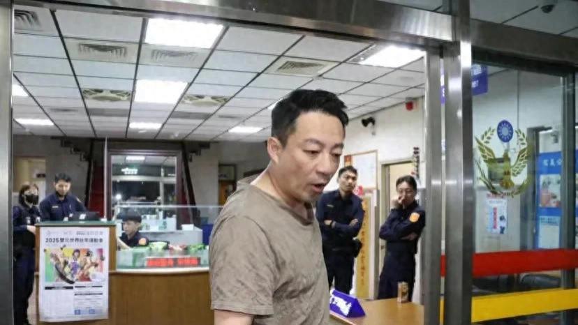 真笑不活了，汪小菲闹的动静如此之大，并没有上报案，仅是闹着玩