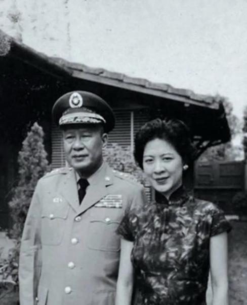 [微风]1986年，白崇禧的女儿偷偷潜回大陆，在桂林住了几日后，她找旅馆服务员结