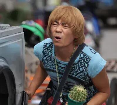 从喜剧演员到导演，才华与努力令人瞩目