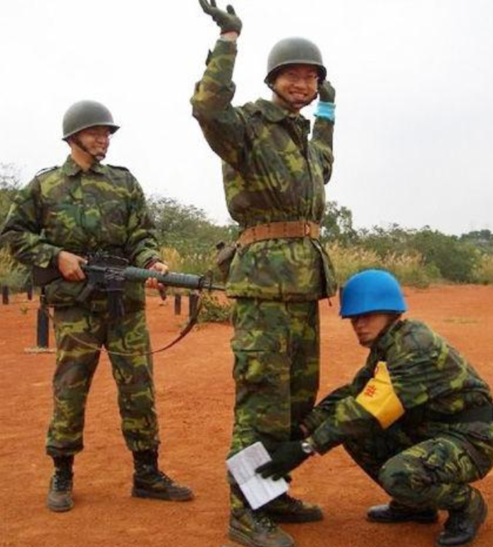 士兵宁愿当诈骗犯，也不为每月1.3万元军饷折腰，台军究竟犯了啥错？

赖清德妄图