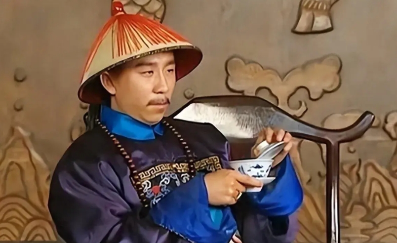 关于李卫的几个疑问？

1、李卫历史上真的和电视剧中一样是雍正皇帝的包衣奴才吗？