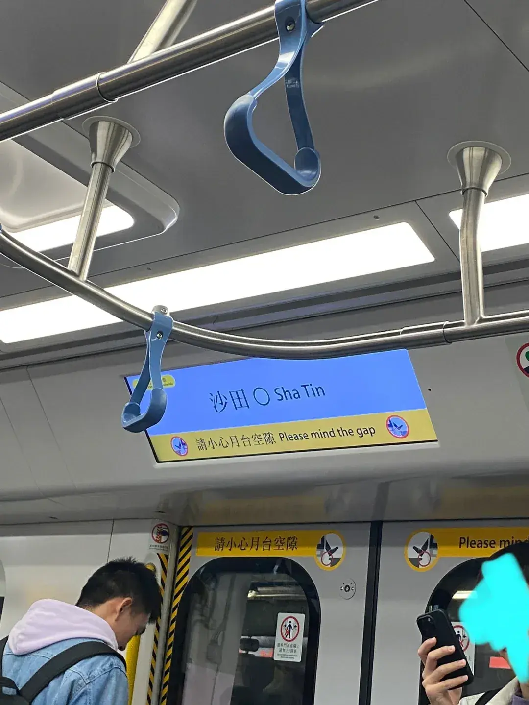 为什么香港地铁是小心月台空隙？月台是什么？
大陆人第一次来香港，坐地铁不懂，为什