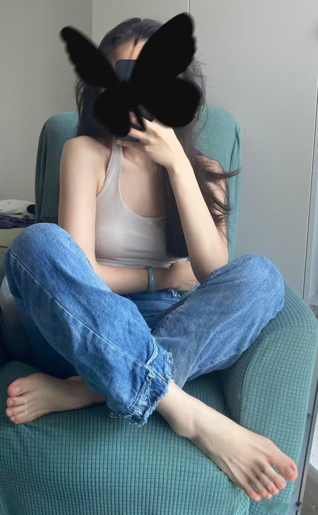 不看脸你们觉得我身材怎么样哈哈哈哈