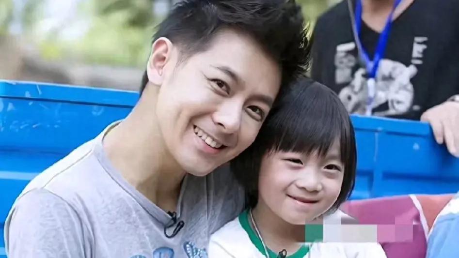 炸裂！林志颖儿子身高175cm，长江后浪推前浪前浪，拍在沙滩上！