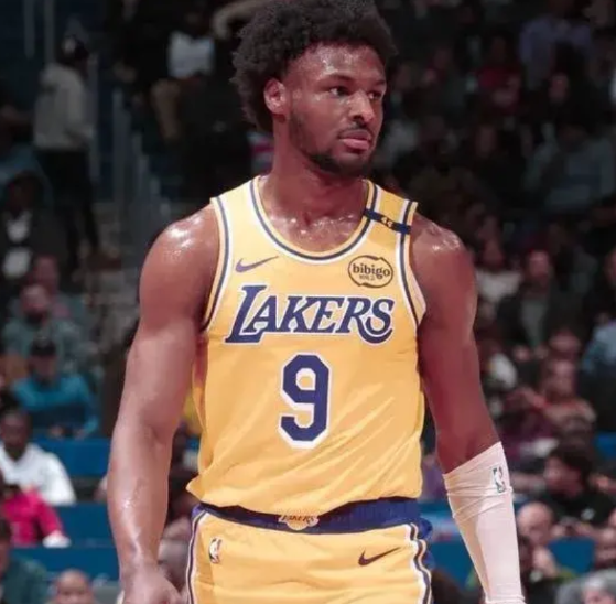 布朗尼可以仿照谁的打法……
1.隆多
2.贝弗利
3.霍乐迪
4.小托马斯
5.