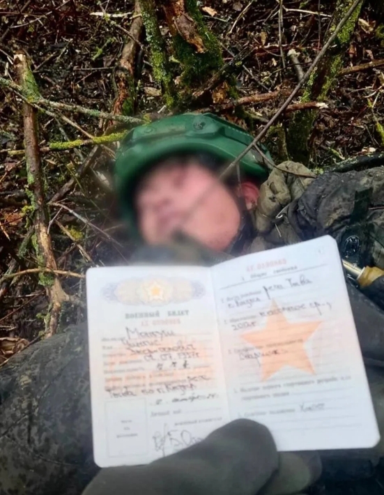 在库尔斯克州的一次行动中，乌克兰的精锐部队意外地遇到了一名朝鲜士兵，不幸的是，这
