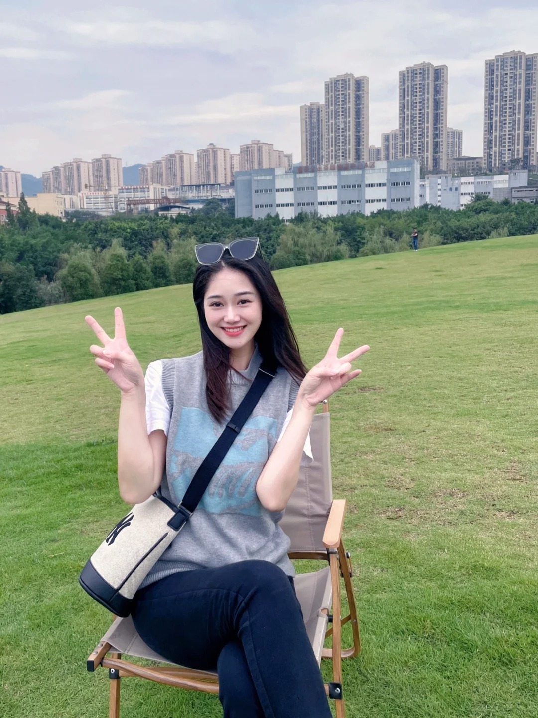 大家发现了吗？只要存够200-300W，真的就不需要去工作了。存起来一年能拿8w