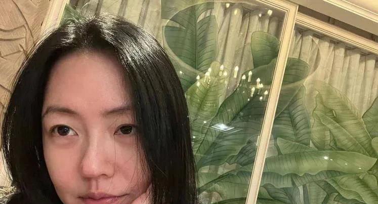 姐姐S对小S这个妹妹好的没话说。当初姐妹俩一起进入娱乐圈打拼，本来经纪公司只想签