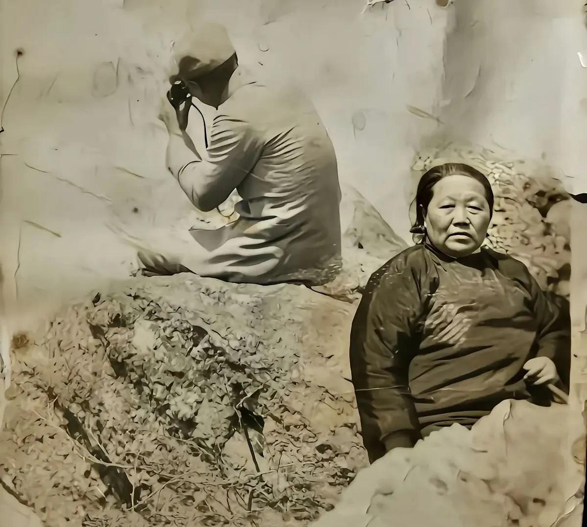 1939年，杜聿明带母上战场，当妈的这眼神，不得不服。两人满身尘土，尽管背对着，
