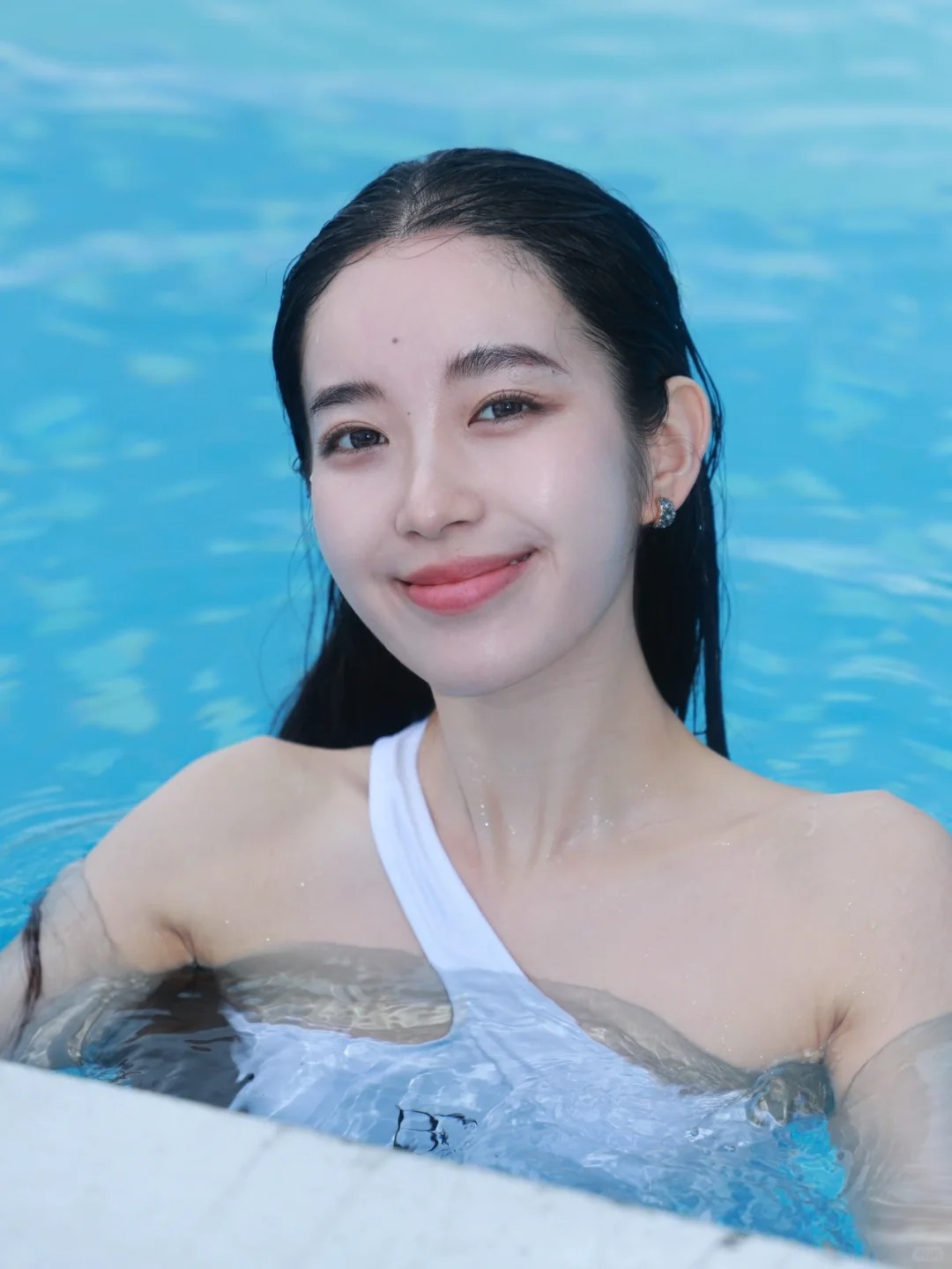 为什么有人越素越好看！
喜欢淡妆的自己