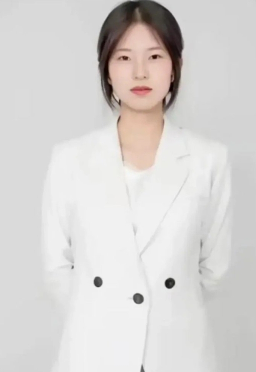 方舟子宣称握有几十页的聊天记录，说姜萍的老师王闰秋组织了一个数学爱好者圈子，为姜