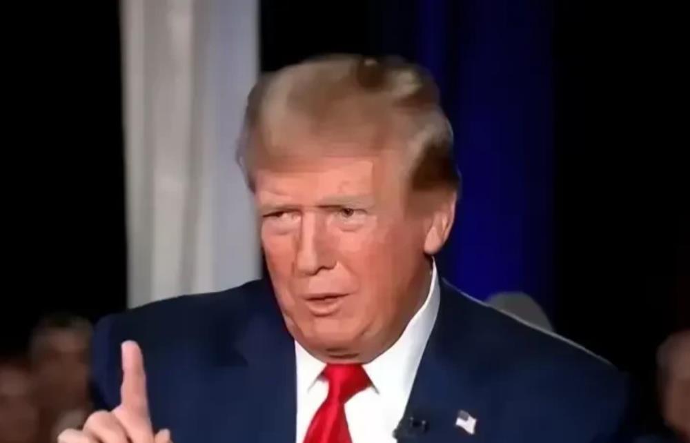 特朗普再次语出惊人，对美国那堆积如山的35万亿美元国债提出了一个脑洞大开的解决方