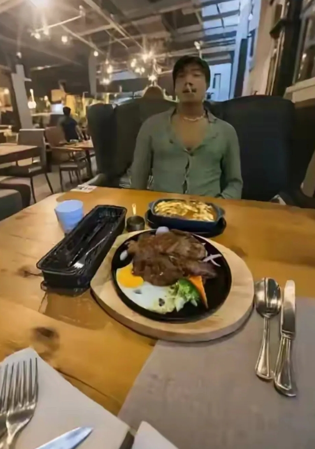 请问，和他吃饭需要注意什么？