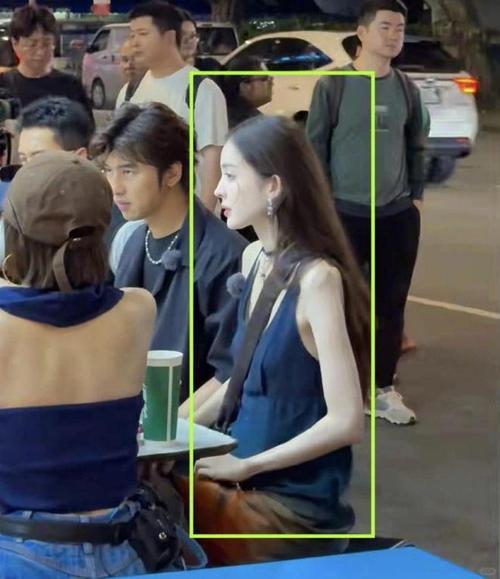 瘦成这样还有体力吗？
大姨妈都没了
真不敢相信真实的她身材是这样
脸上都瘦脱相了