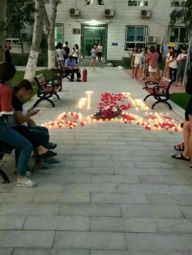 现在的年轻人真是让保安大爷操碎了心啊！